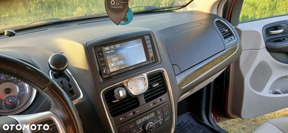Chrysler Town & Country 3.6 Limited - 14