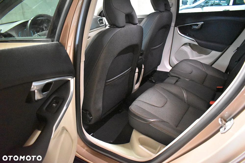 Volvo V40 Cross Country T4 AWD Drive-E Momentum - 9