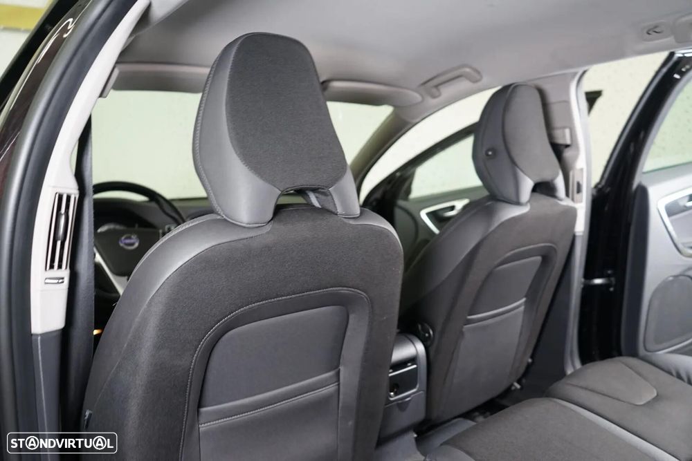 Volvo V60 1.6 D2 Momentum Eco - 38