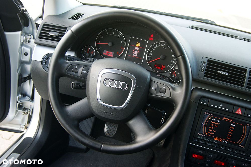 Audi A4 Limousine - 30
