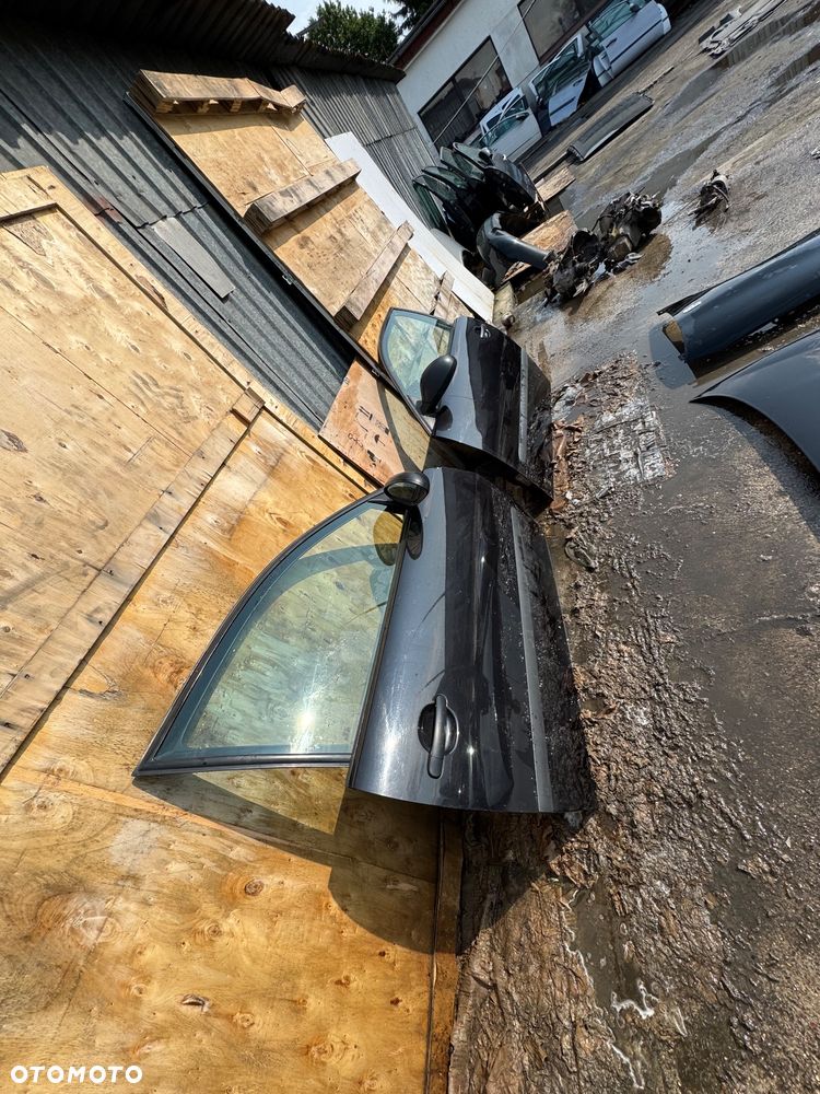 Seat Ibiza 3 czarne czarne zderzak przód przedni   Drzwi prawe lewe przednie 3 drzwiowy -300zl sztuka  Błotnik prawy prawy przedni -250 sztuka  Klapa tył tylna klapa bagażnika 300zl  Maska -300 zł  Lampy przedni przód prawa lewa -150 sztuka  Lampy tylnie  50 zł sztuka  Pas przedni 1.2 benzyna klima -300zl   Szybka wysyłka paragon faktura - 12