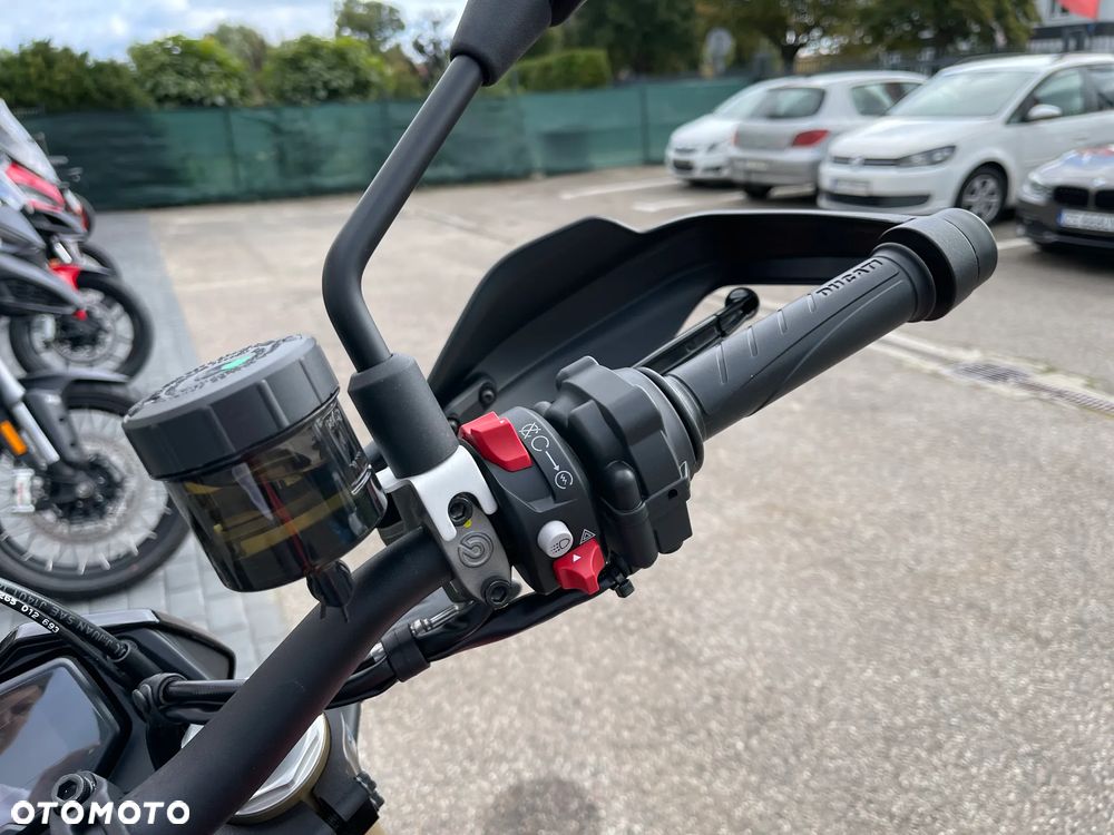 Ducati Hypermotard - 13