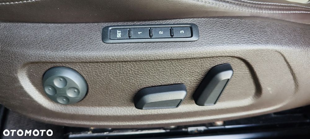 Volkswagen CC 3.6 V6 4Motion DSG - 25