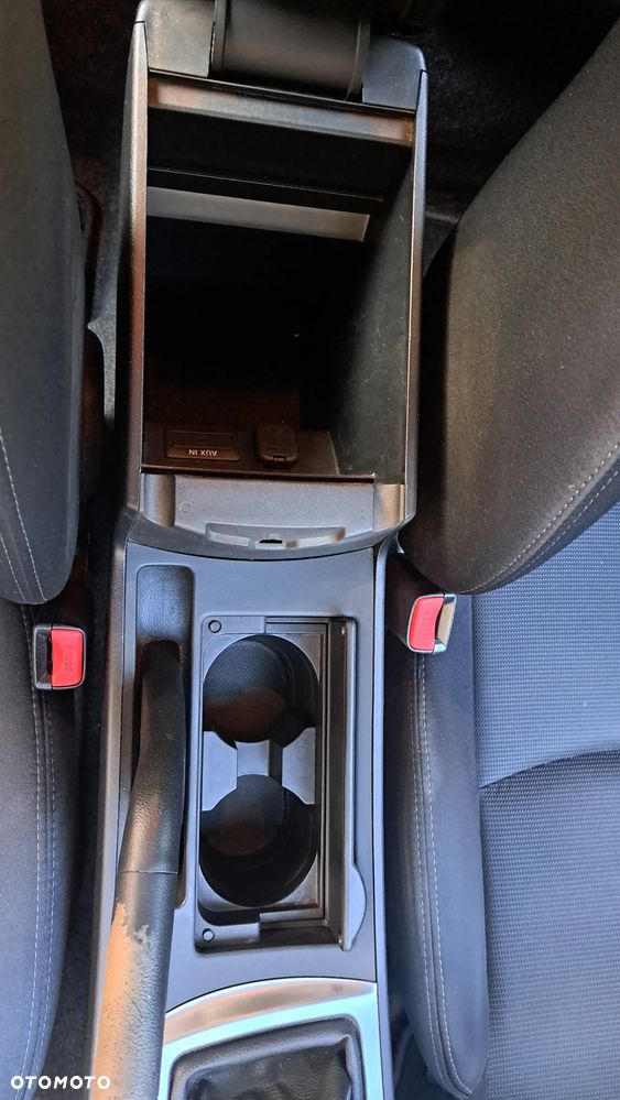 Mazda 3 1.6 Exclusive + - 15