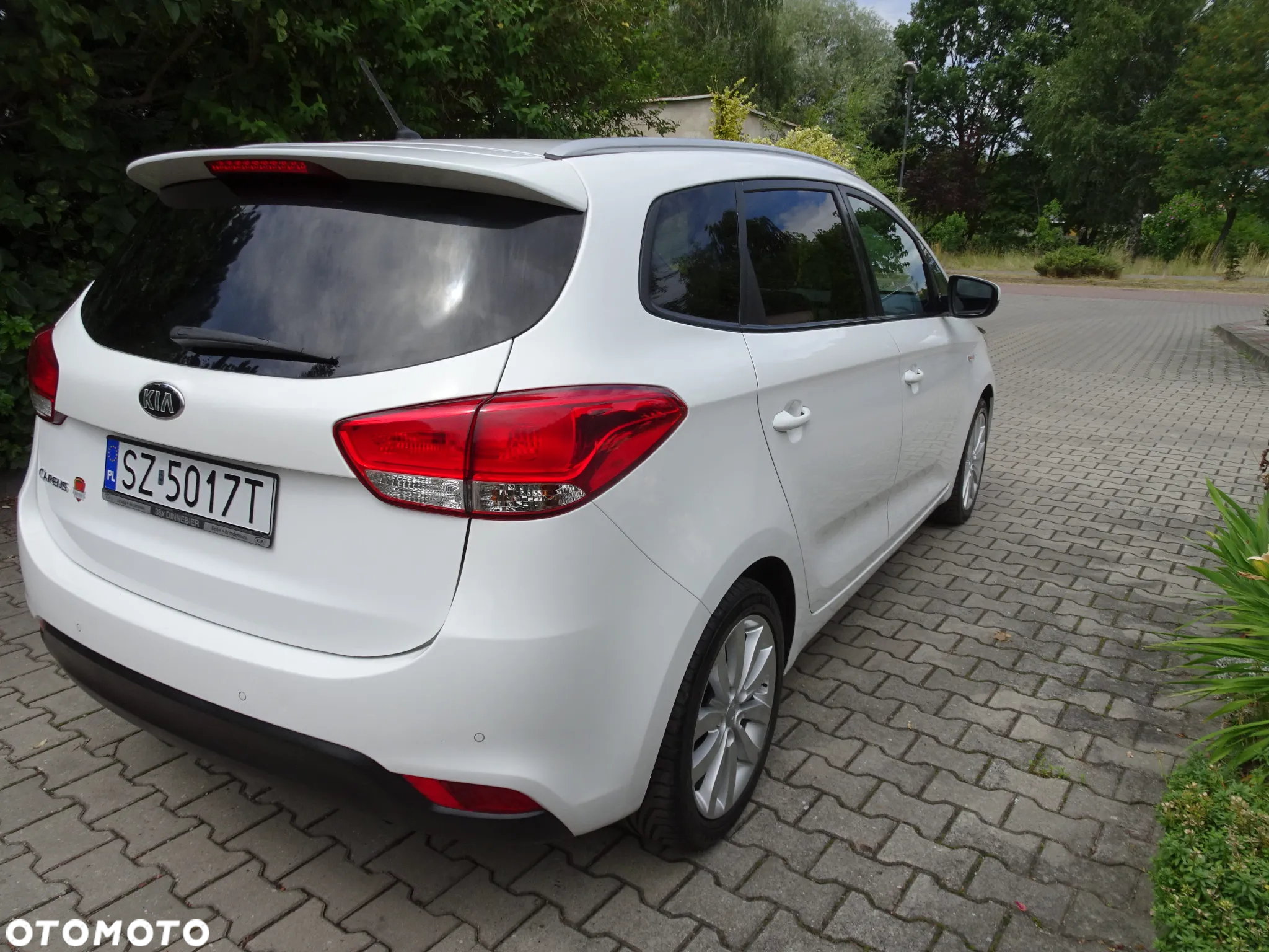 Kia Carens - 4