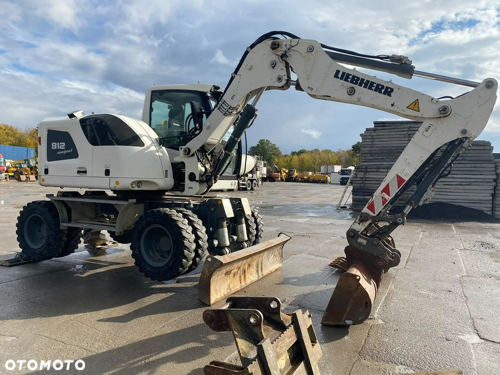 Liebherr A912 Compact / 2 Łyżki + Widły / - 15