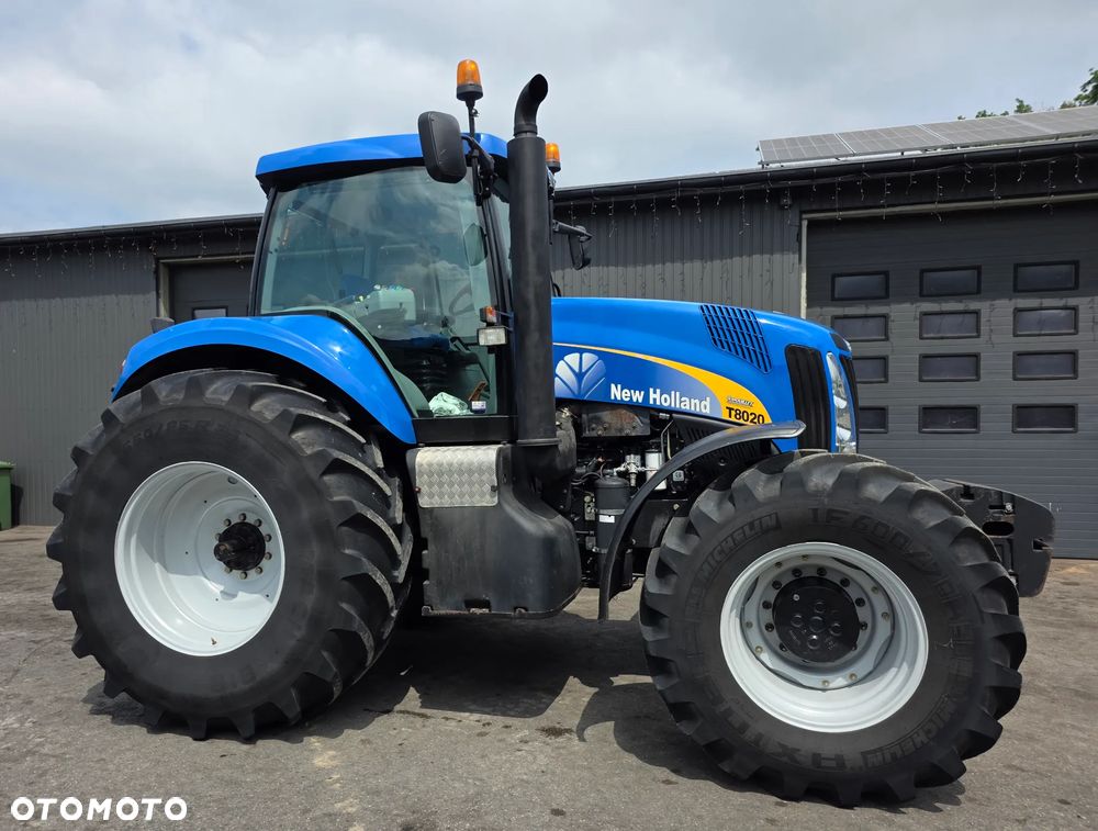 New Holland T8020 - 20