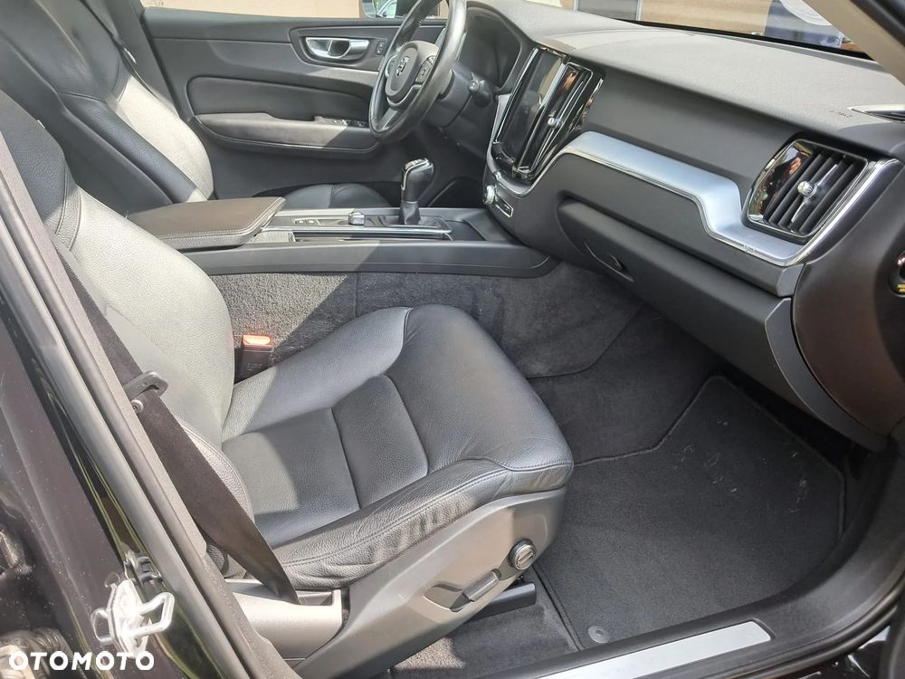 Volvo XC 60 D3 Drive-E Momentum - 24