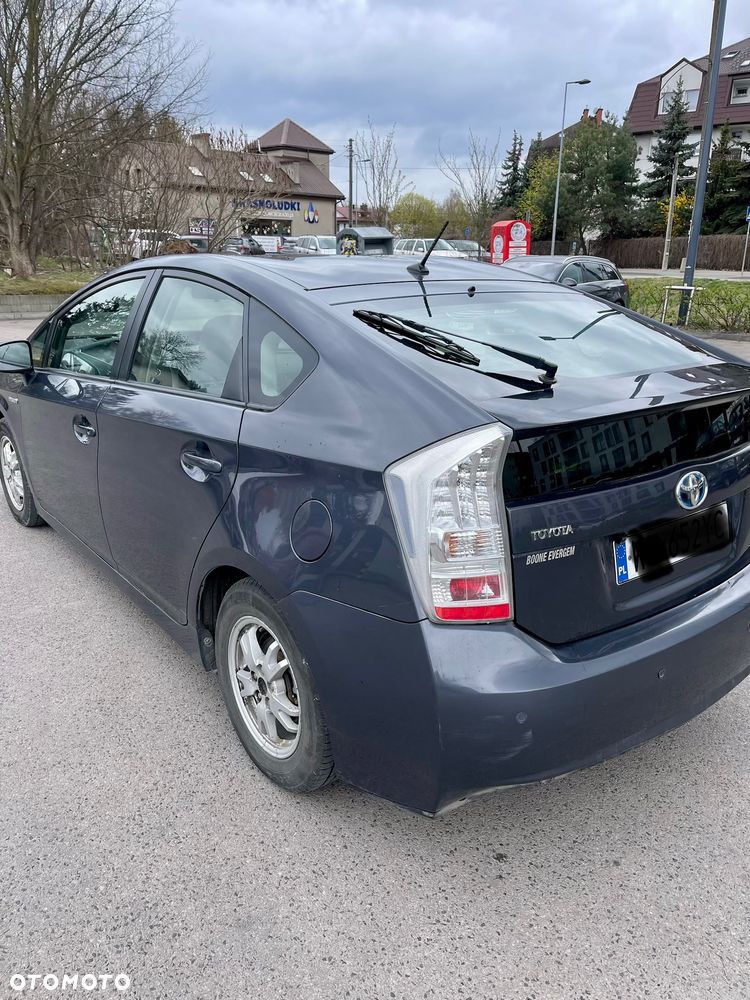 Toyota Prius 1.8 HSD Sol - 4
