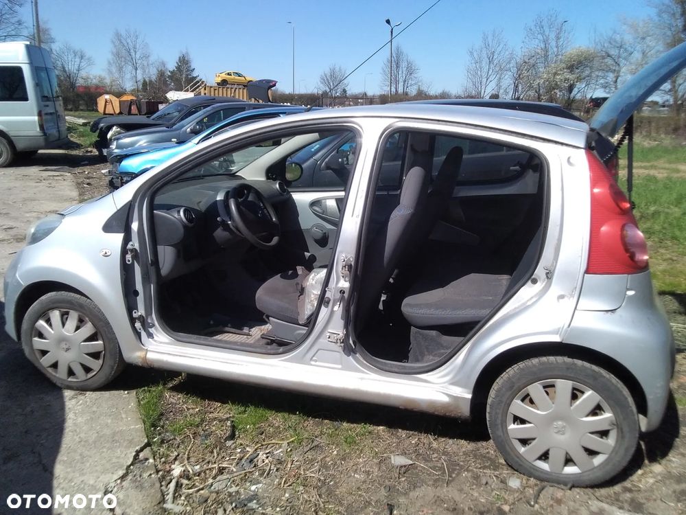 Klapa bagażnika  PEUGEOT 107 1.0B 07R zderzaki, drzwi, lampy.... - 3