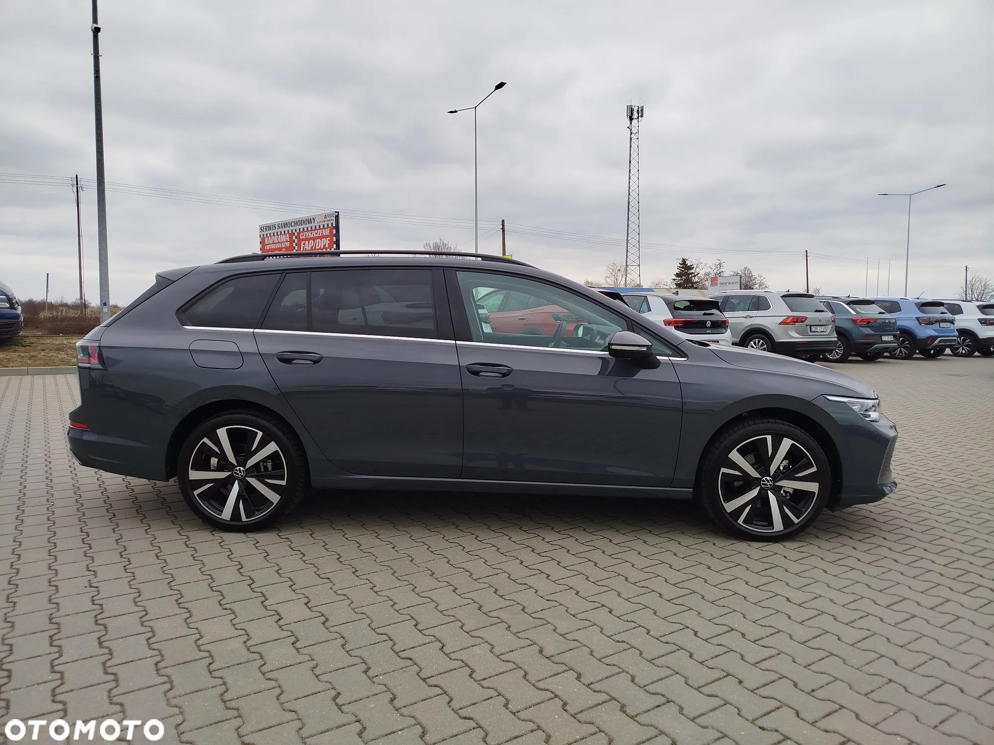 Volkswagen Golf VIII 1.5 eTSI EVO Style DSG - 3