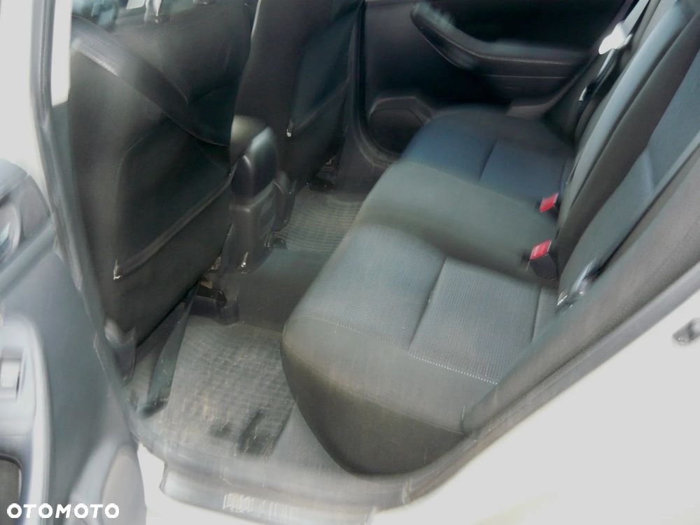 Toyota Avensis - 7