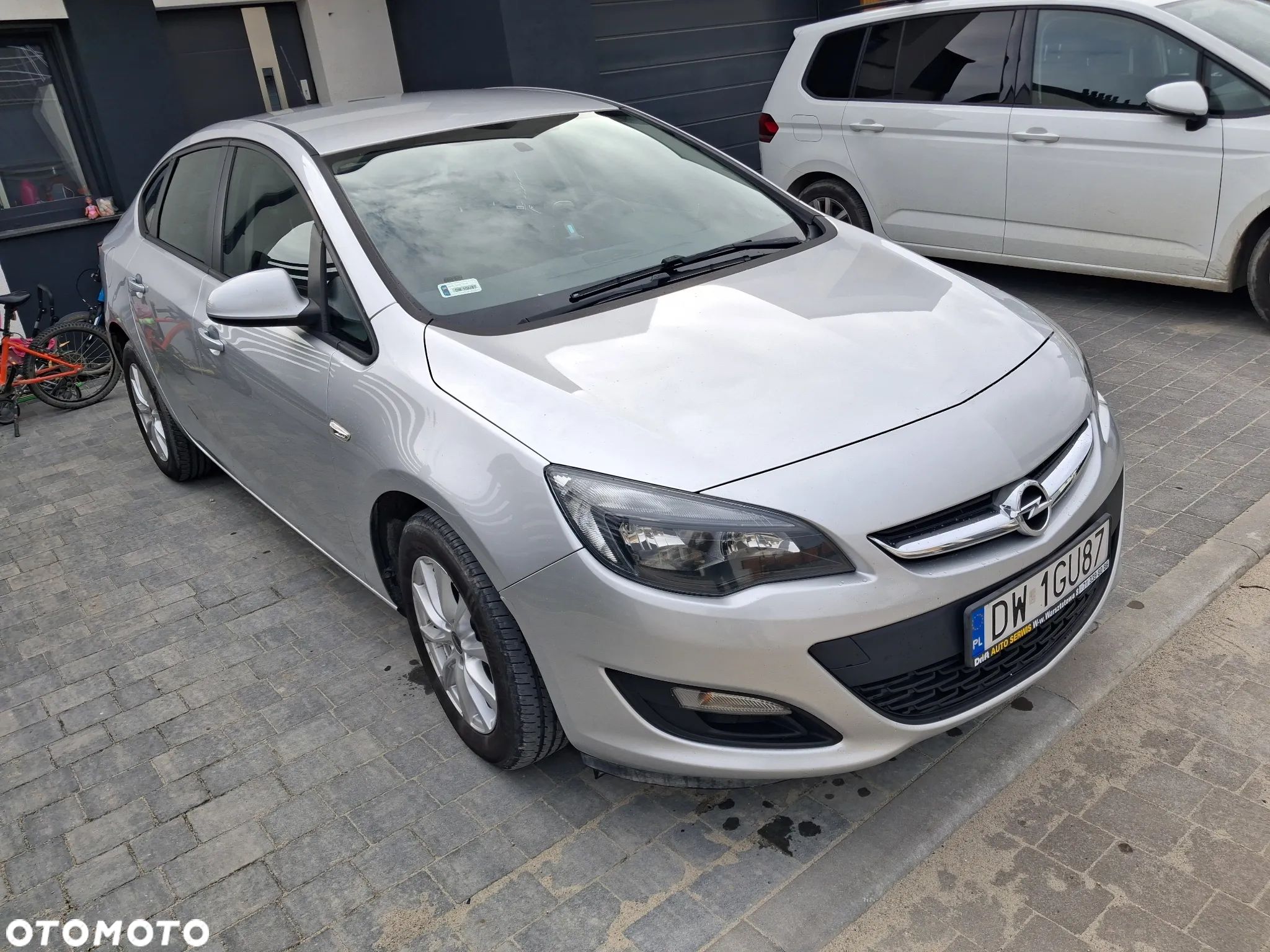 Opel Astra IV 1.4 T Business EU6 - 1