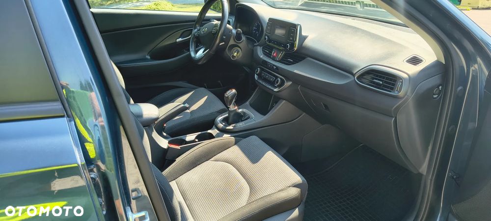 Hyundai i30 1.5 DPI Classic + - 17