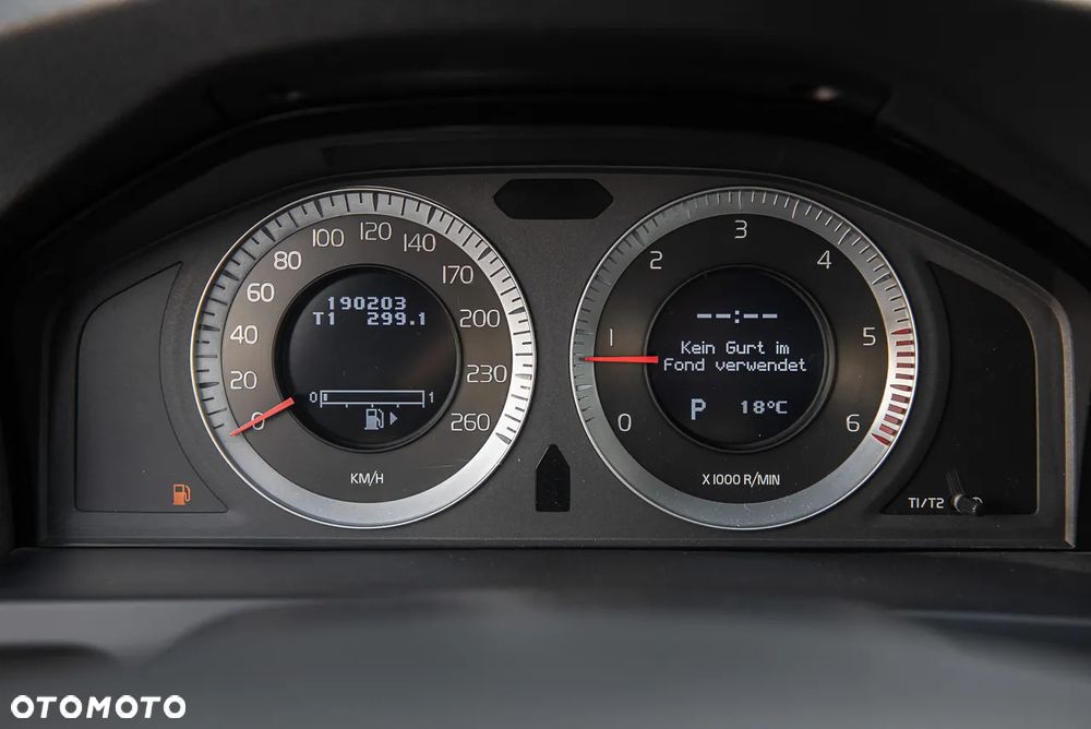 Volvo V60 D5 AWD Momentum - 24