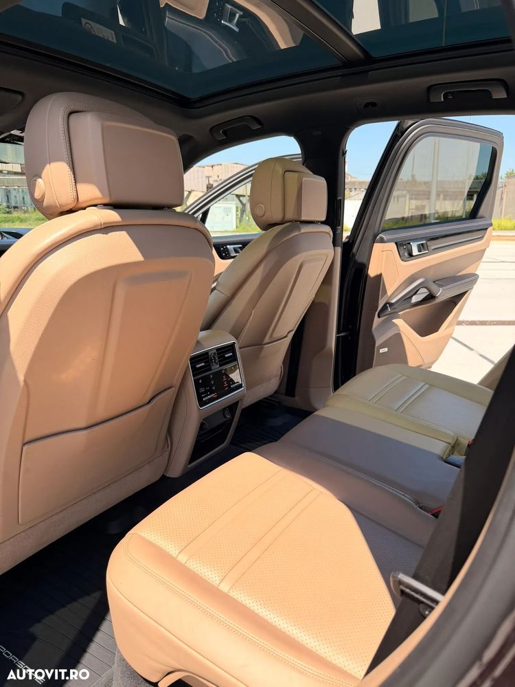 Porsche Cayenne - 9