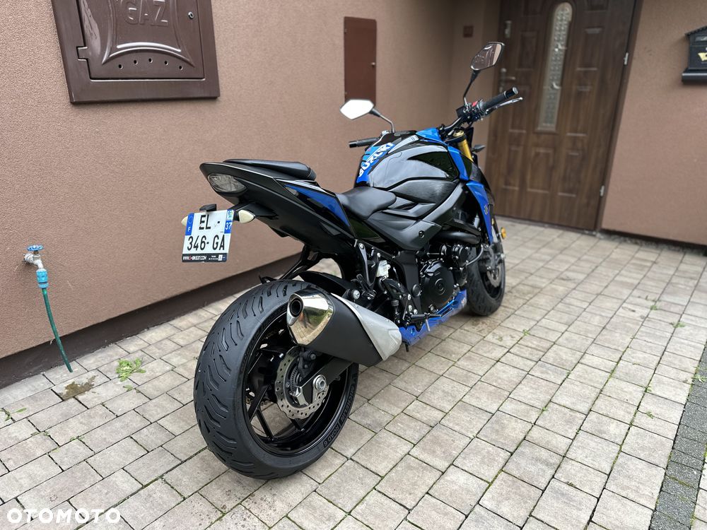 Suzuki GSX - 6
