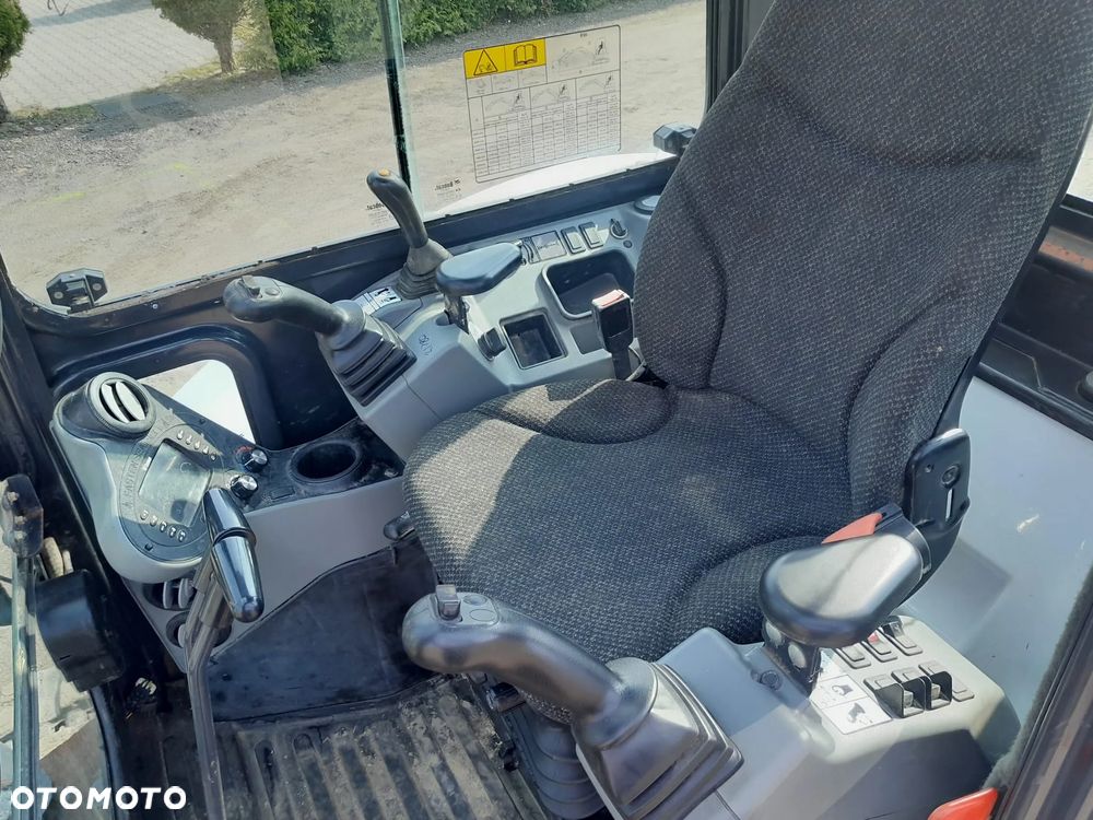 Bobcat E50 - 10