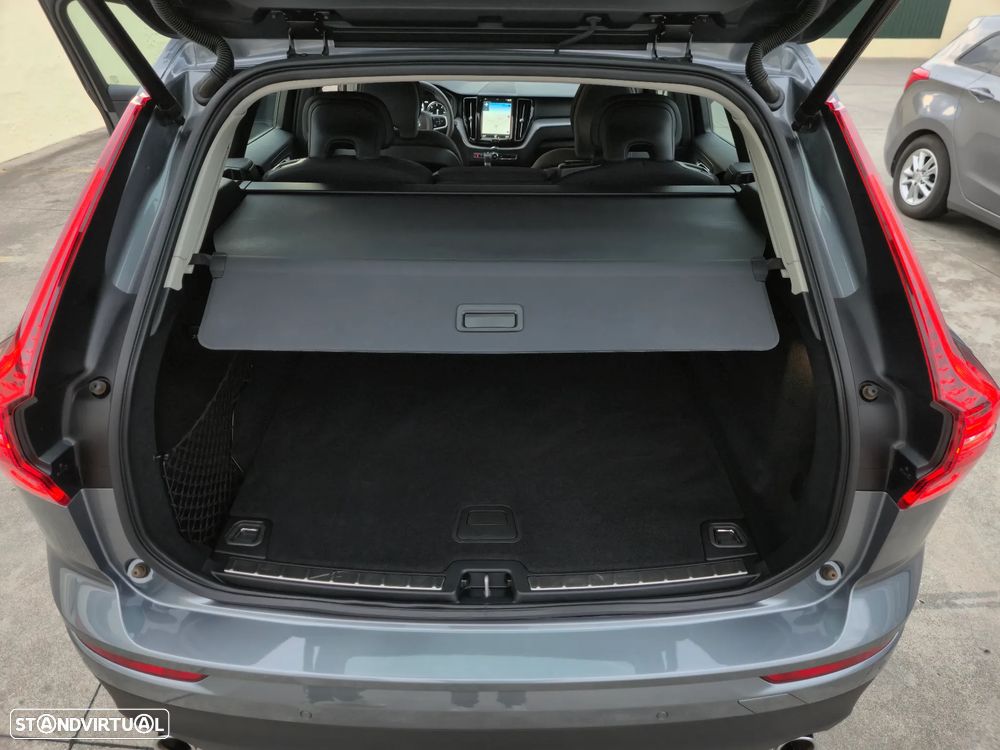 Volvo XC 60 2.0 D4 Momentum Geartronic - 26