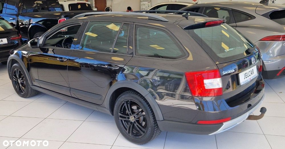 Skoda Octavia Scout 2.0 TDI 4x4 DSG - 6