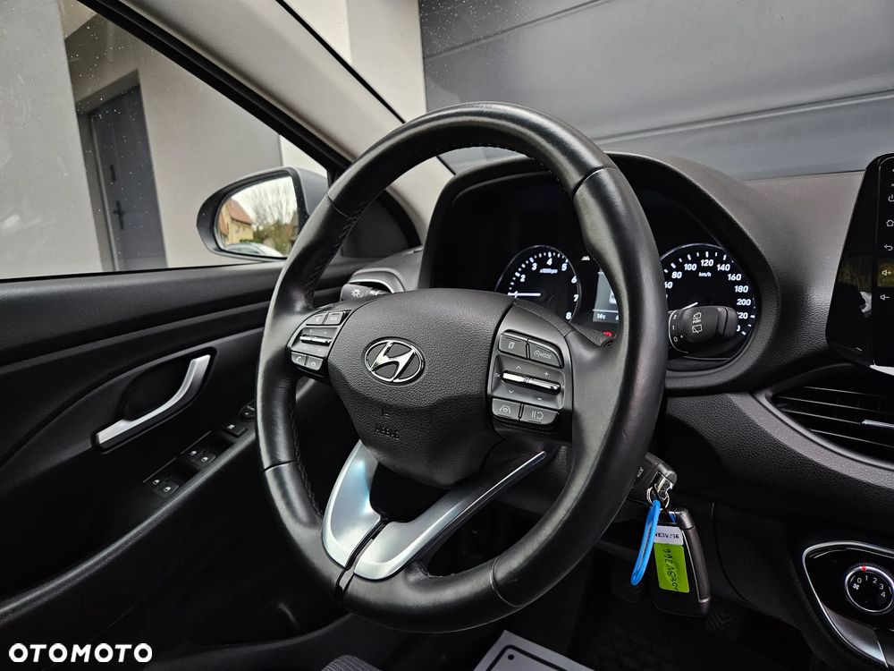 Hyundai i30 1.5 DPI Classic + - 10