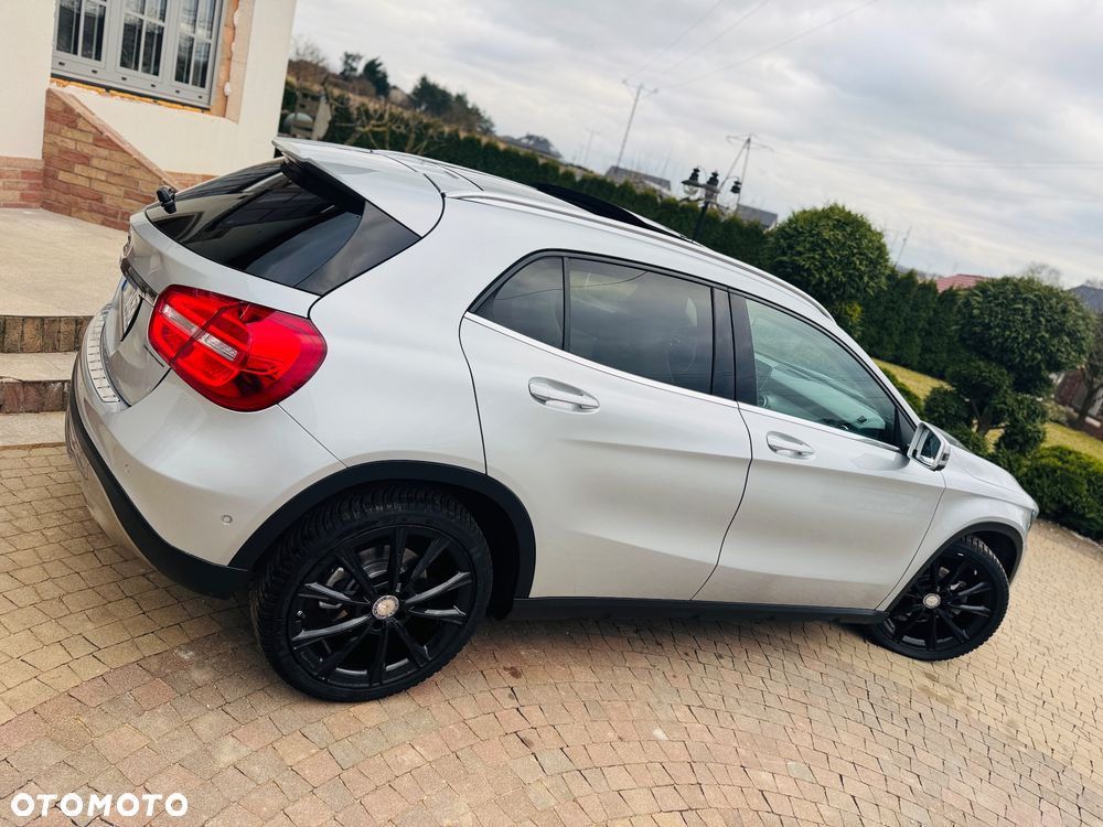 Mercedes-Benz GLA 200 7G-DCT Style - 32