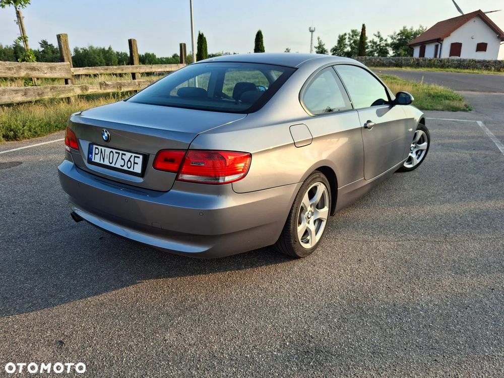 BMW Seria 3 320i - 35
