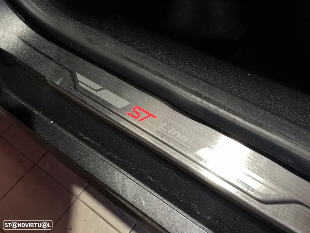 Ford Fiesta 1.0 EcoBoost S&S ST-LINE - 30