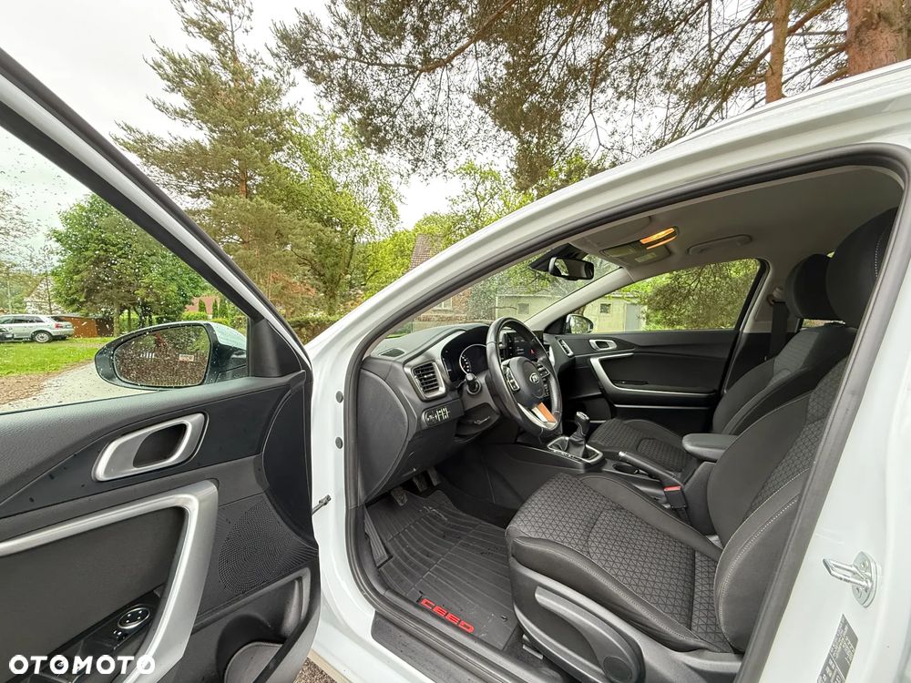 Kia Ceed 1.6 CRDi mHEV L - 14