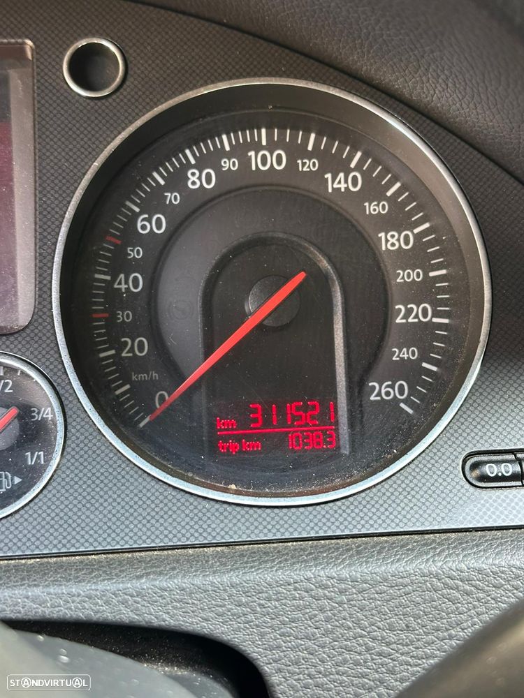VW Passat 2.0 TDI Confortline - 12