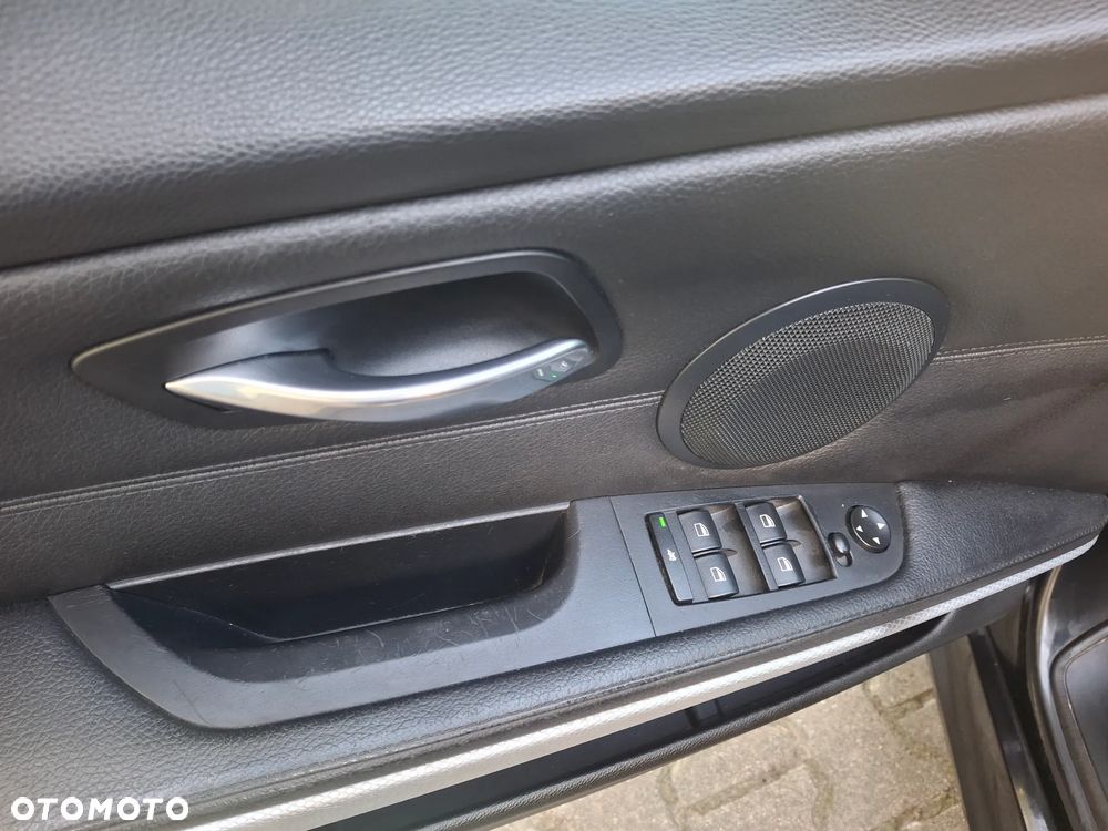 BMW Seria 3 318d DPF Edition Sport - 24