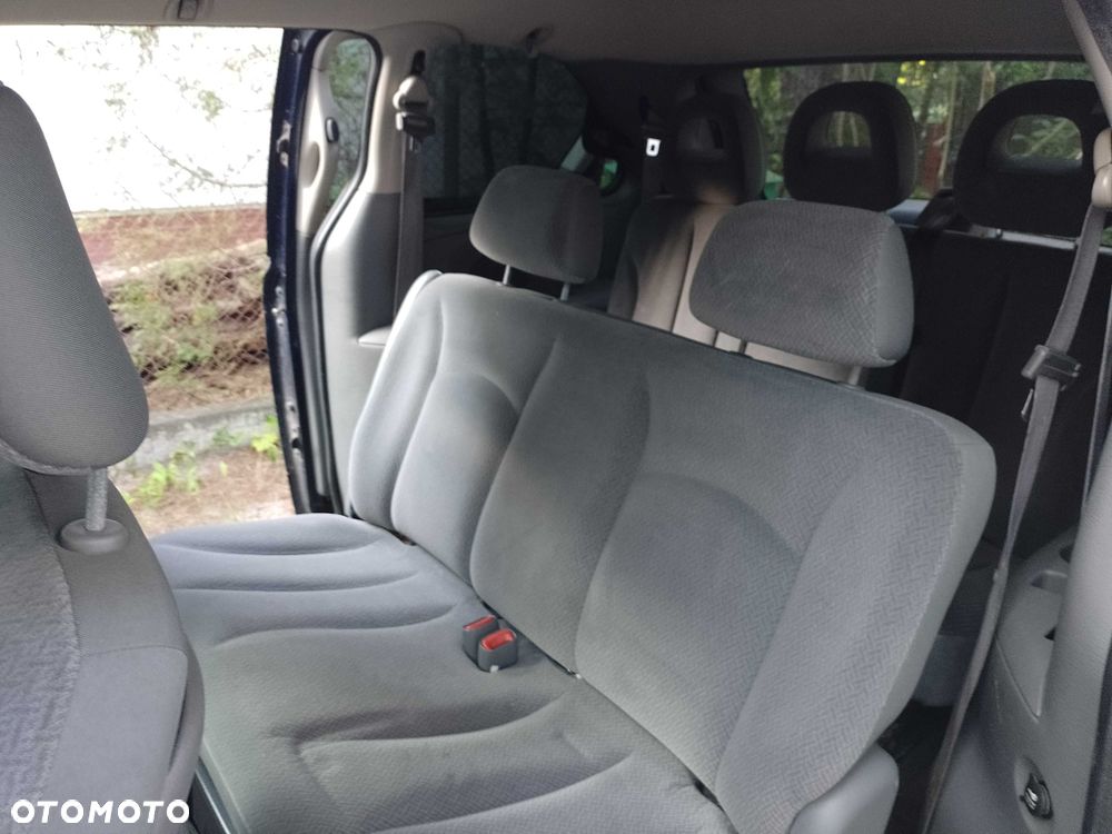 Chrysler Town & Country - 5