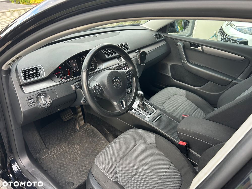 Volkswagen Passat 2.0 TDI DSG BlueMotion Technology R-Line - 11