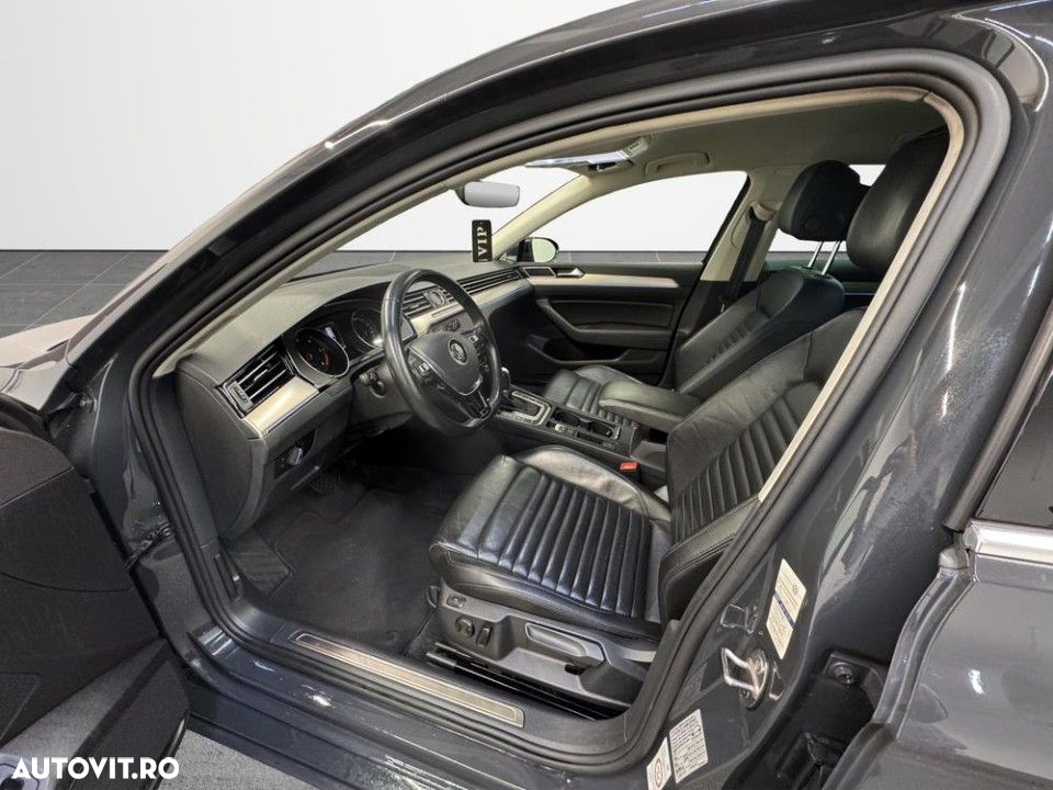 Volkswagen Passat - 11
