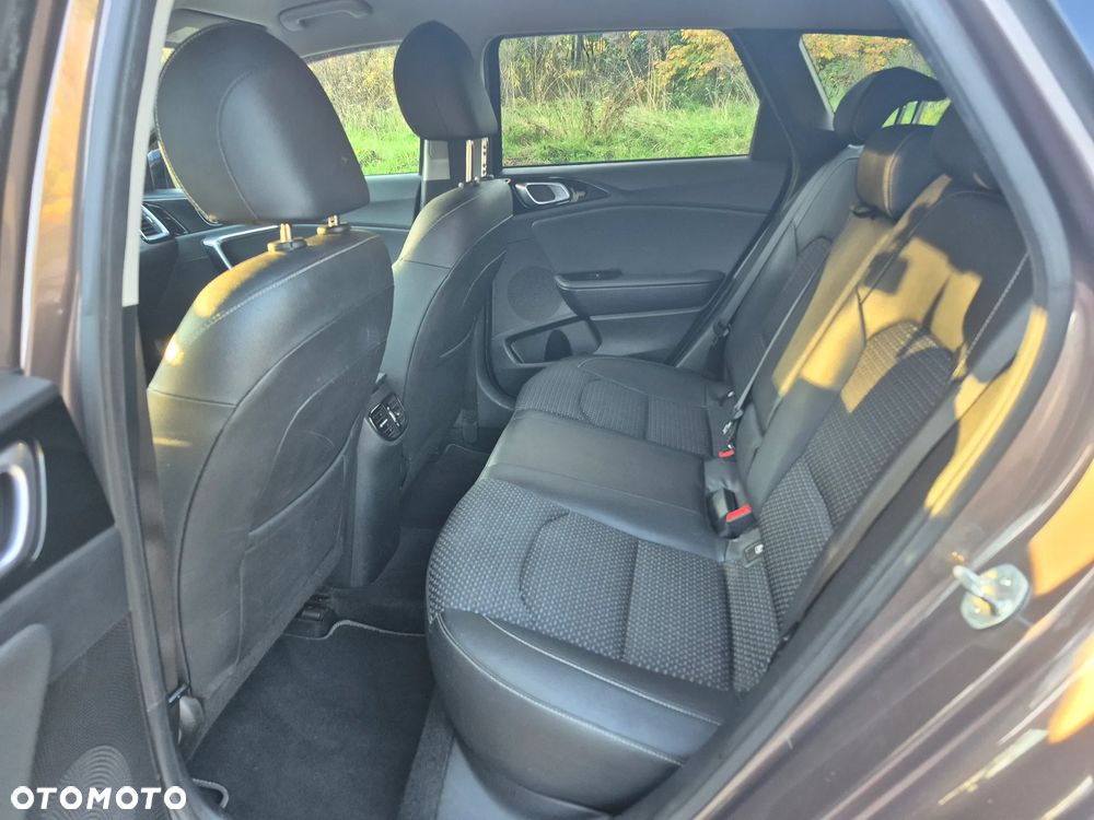 Kia Ceed 1.4 T-GDI L Business Line - 10