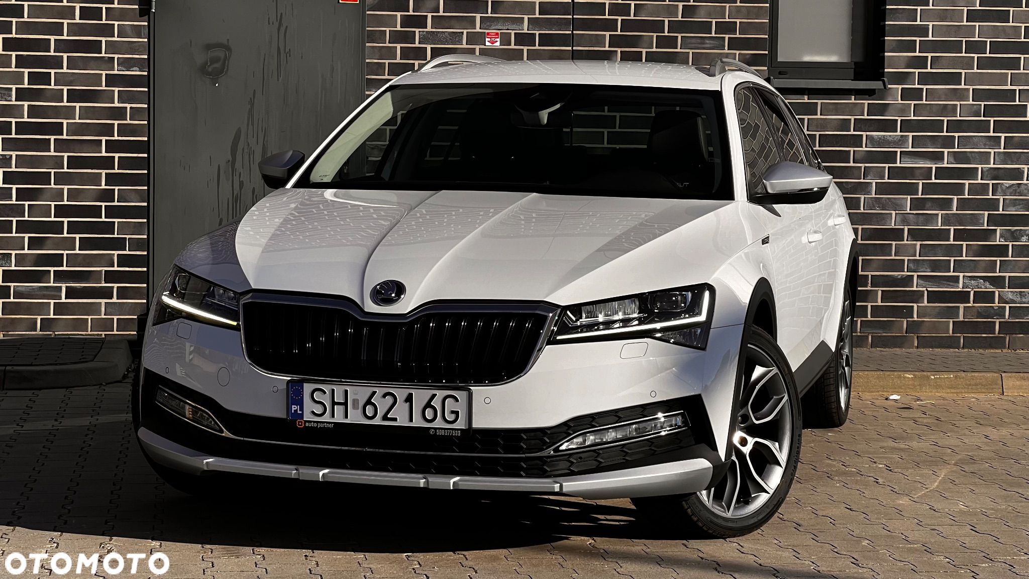 Skoda Superb Combi 2.0 TDI 4x4 DSG Scout - 1