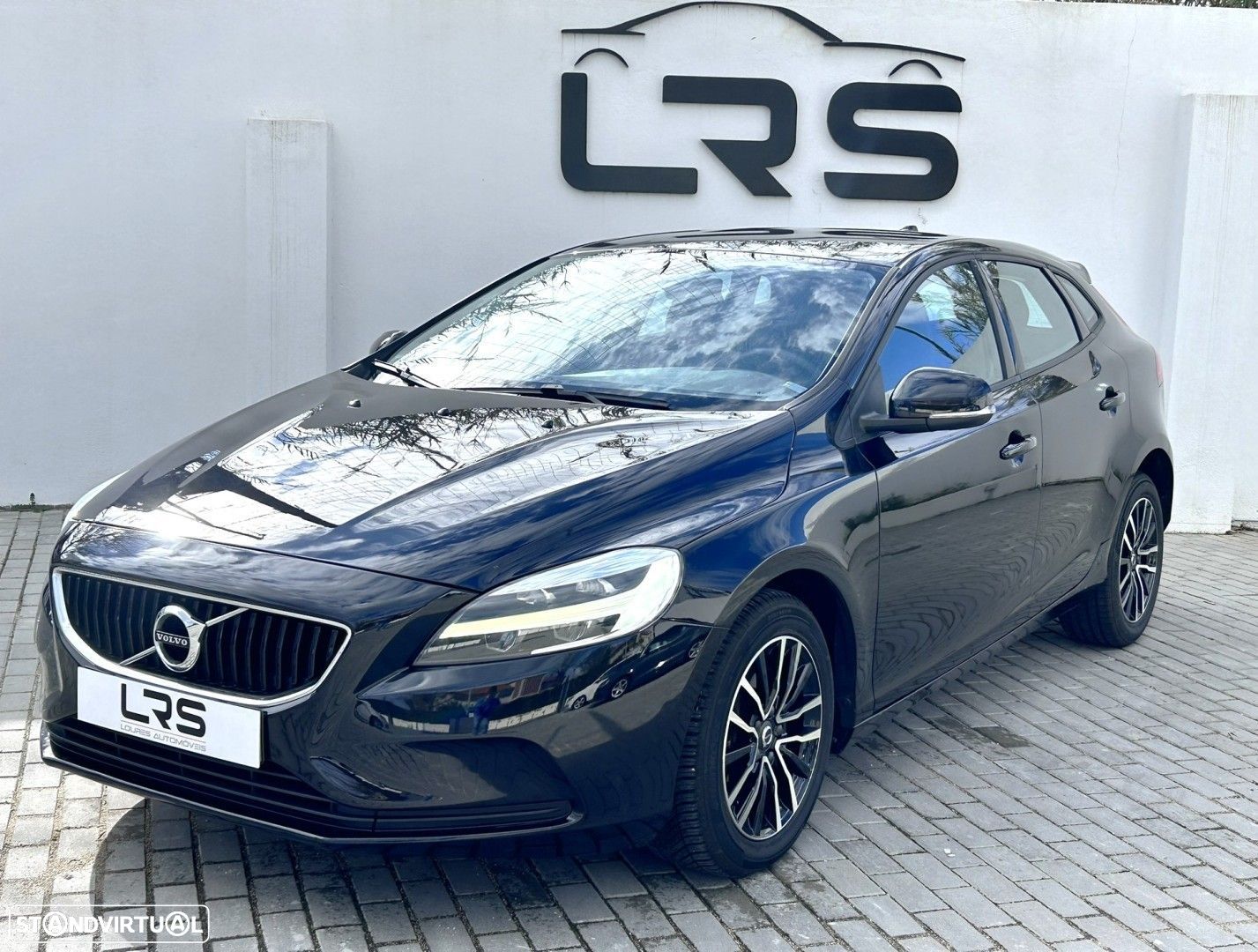 Volvo V40 2.0 D3 Momentum - 1