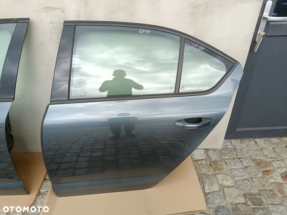 Drzwi Lewe Tylne Skoda Octavia 3 III Lewy Tył HB Hatchback LF7Y - 1