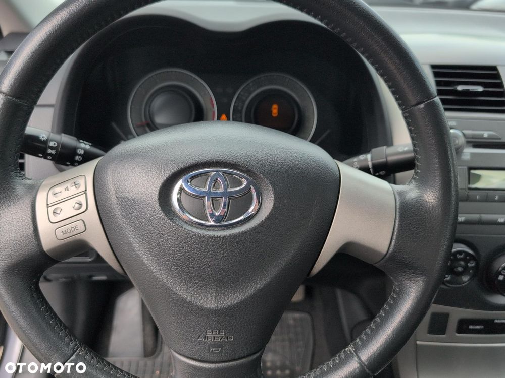 Toyota Corolla 1.6 VVT-i Luna - 16