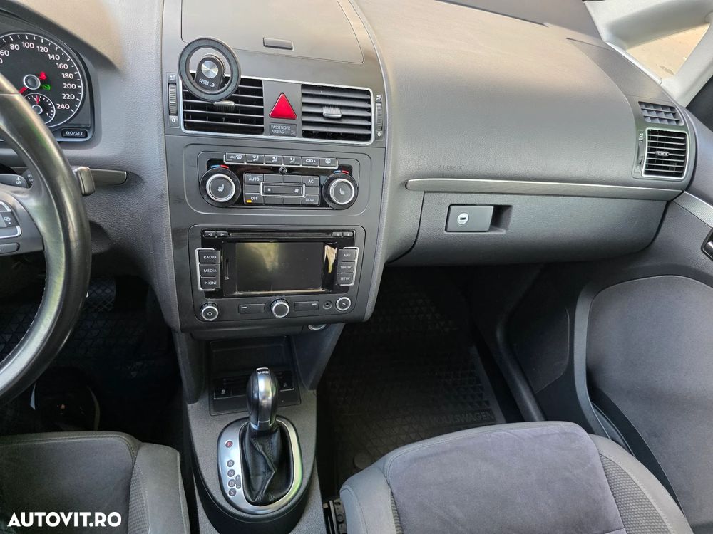 Volkswagen Touran 2.0 TDI Highline DSG - 13