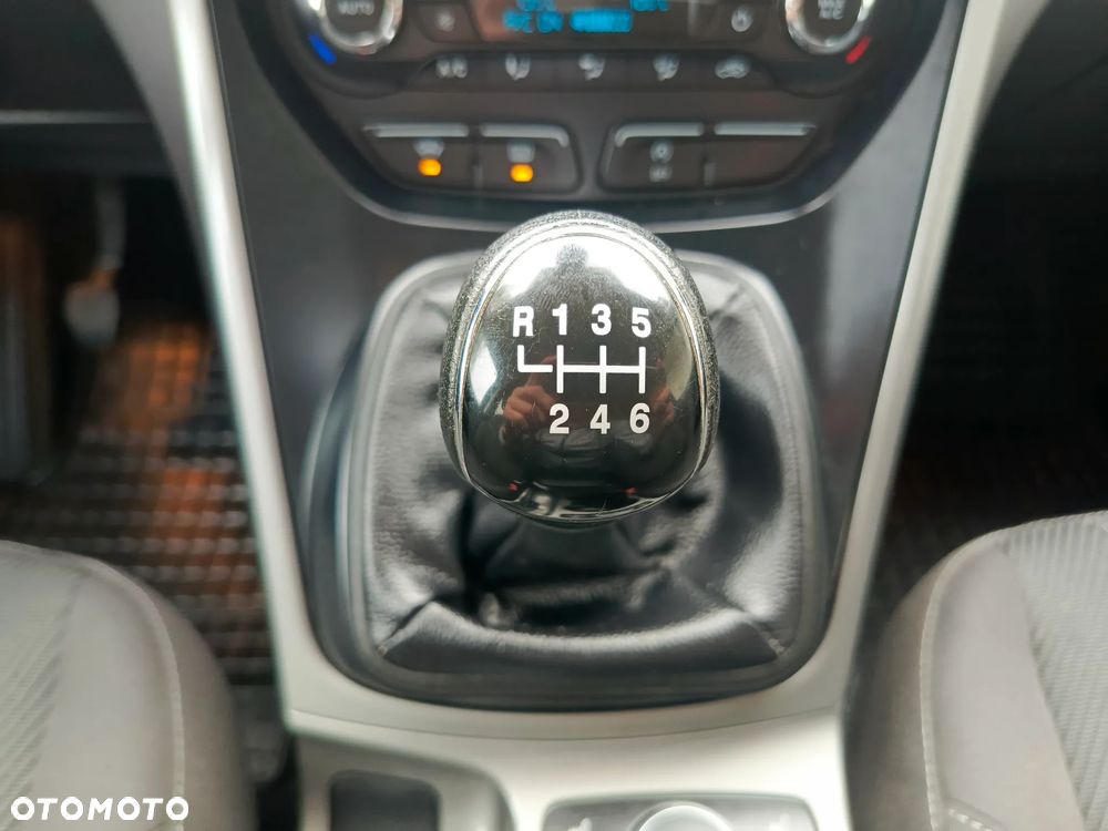 Ford Kuga 2.0 TDCi 2x4 Titanium - 19