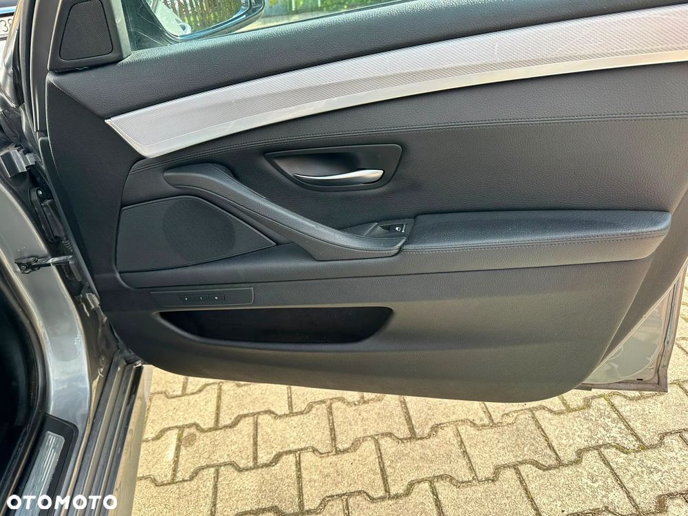 BMW Seria 5 520d - 28