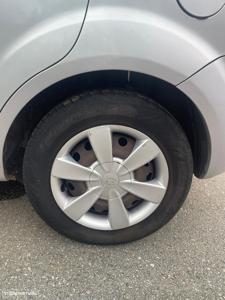 Kia Rio 1.4 Base - 3