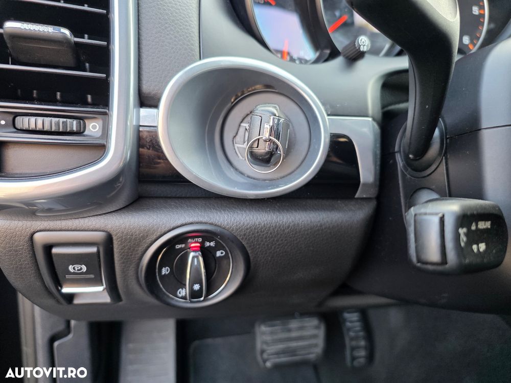 Porsche Cayenne 3.0 L - 18