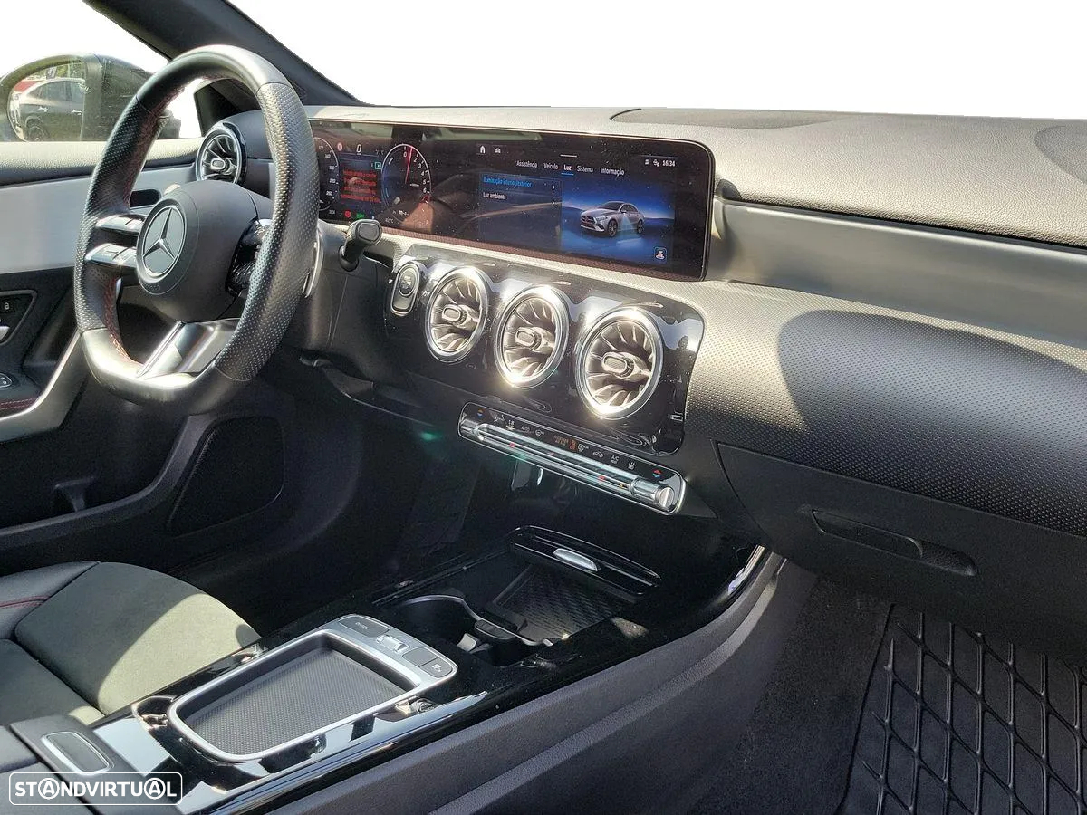 Mercedes-Benz A 250 Limousine e AMG Line - 14