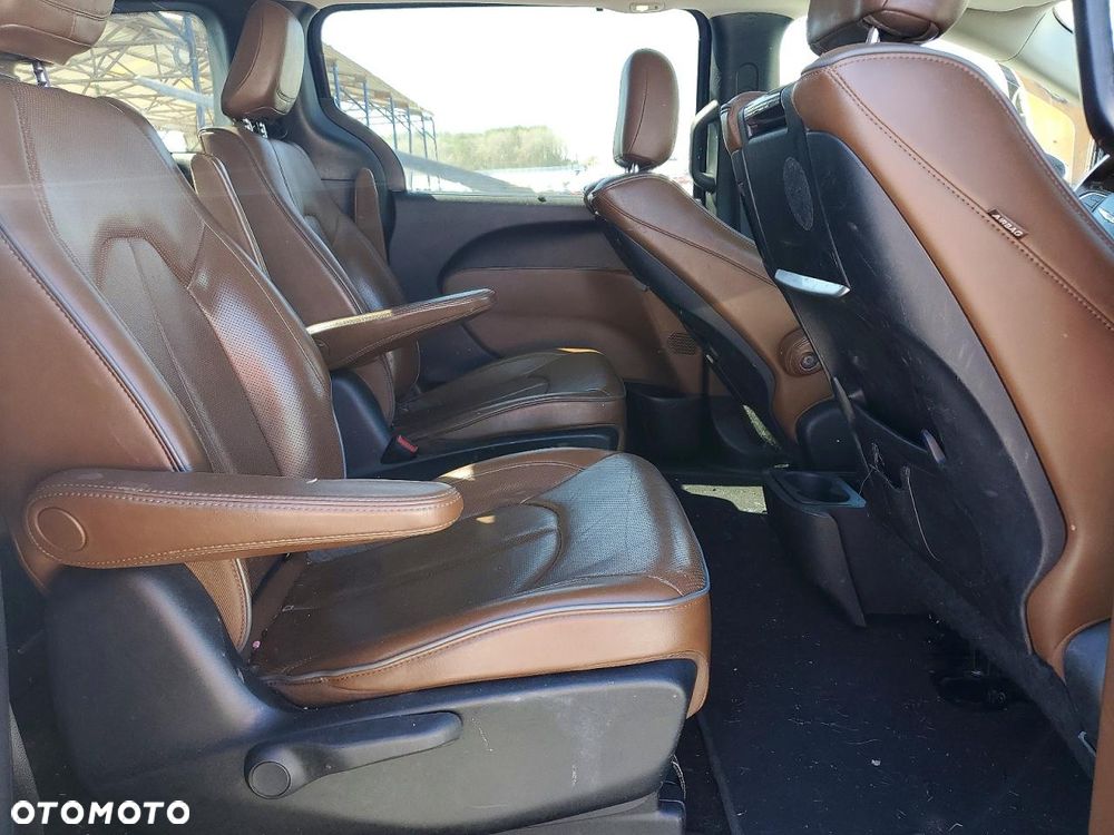 Chrysler Pacifica - 9