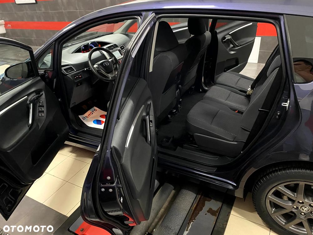 Toyota Verso 1.8 Premium - 18