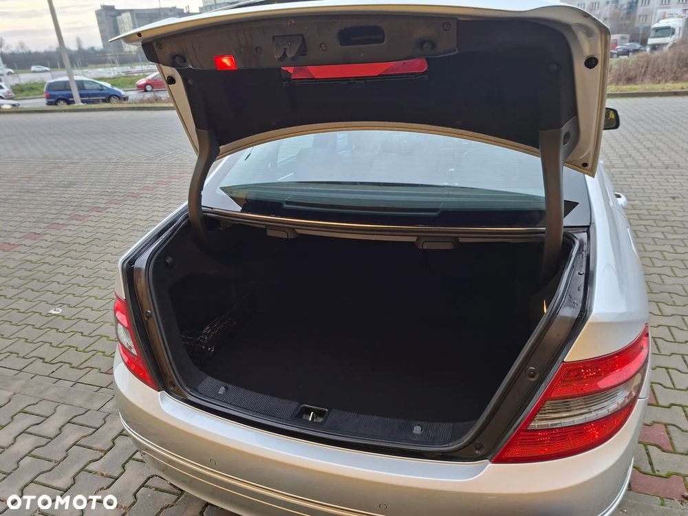 Mercedes-Benz Klasa C 180 Kompressor Avantgarde - 33