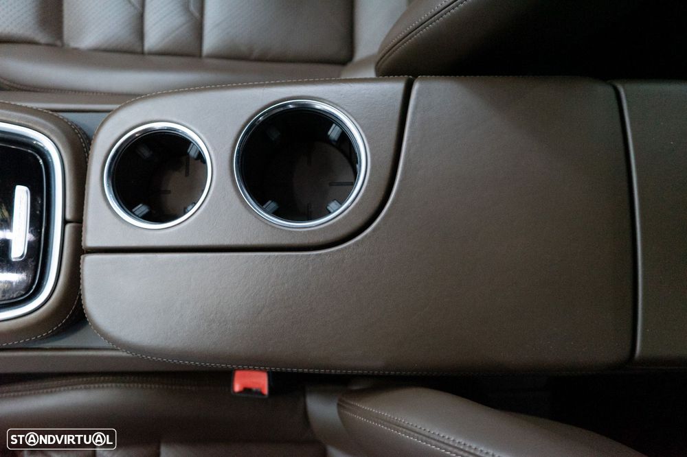 Porsche Panamera 4 E-Hybrid - 35