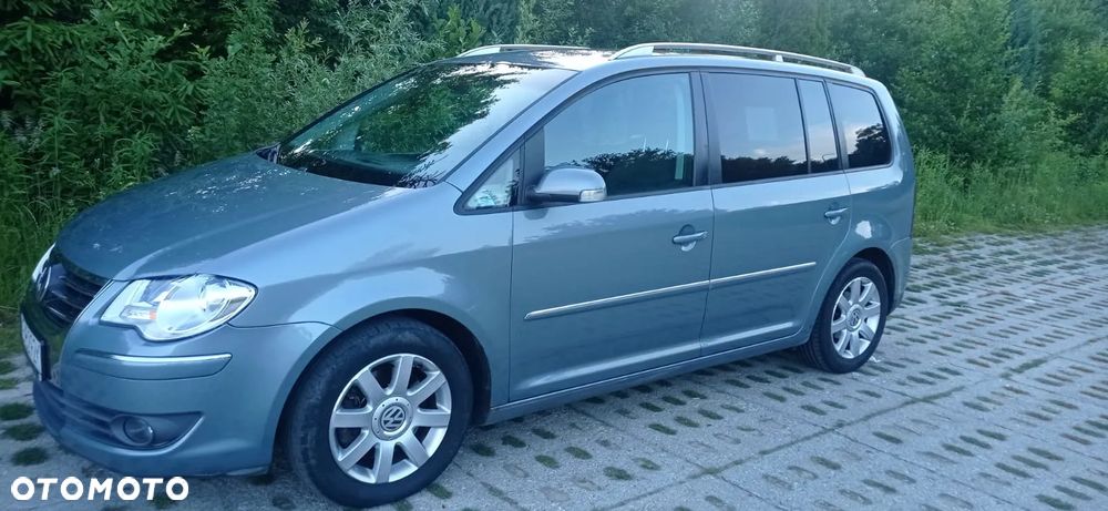 Volkswagen Touran 2.0 TDI DPF Highline DSG - 2